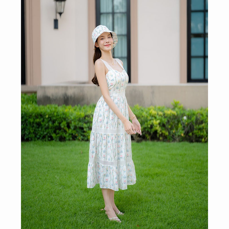 kudapy เดรสยาวสีขาว/สีฟ้า เดรสลายดอก+หมวก ลายดอกไม้สวยดูดี ใส่เที่ยวทะเล เบาสบายมากๆ
