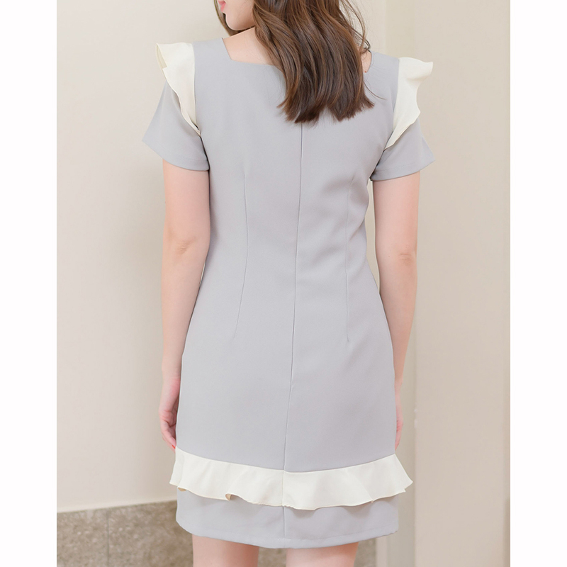 kudapy เดรสสั้นสีชมพู/สีเทาเข้ม/สีเทาอ่อน คอเหลี่ยม ดีไซน์น่ารัก มีระบายที่รอบแขนและช่วงชายเดรสเพิ่มความหวาน ใส่ง่ายได้หลายโอกาส มีซับใน