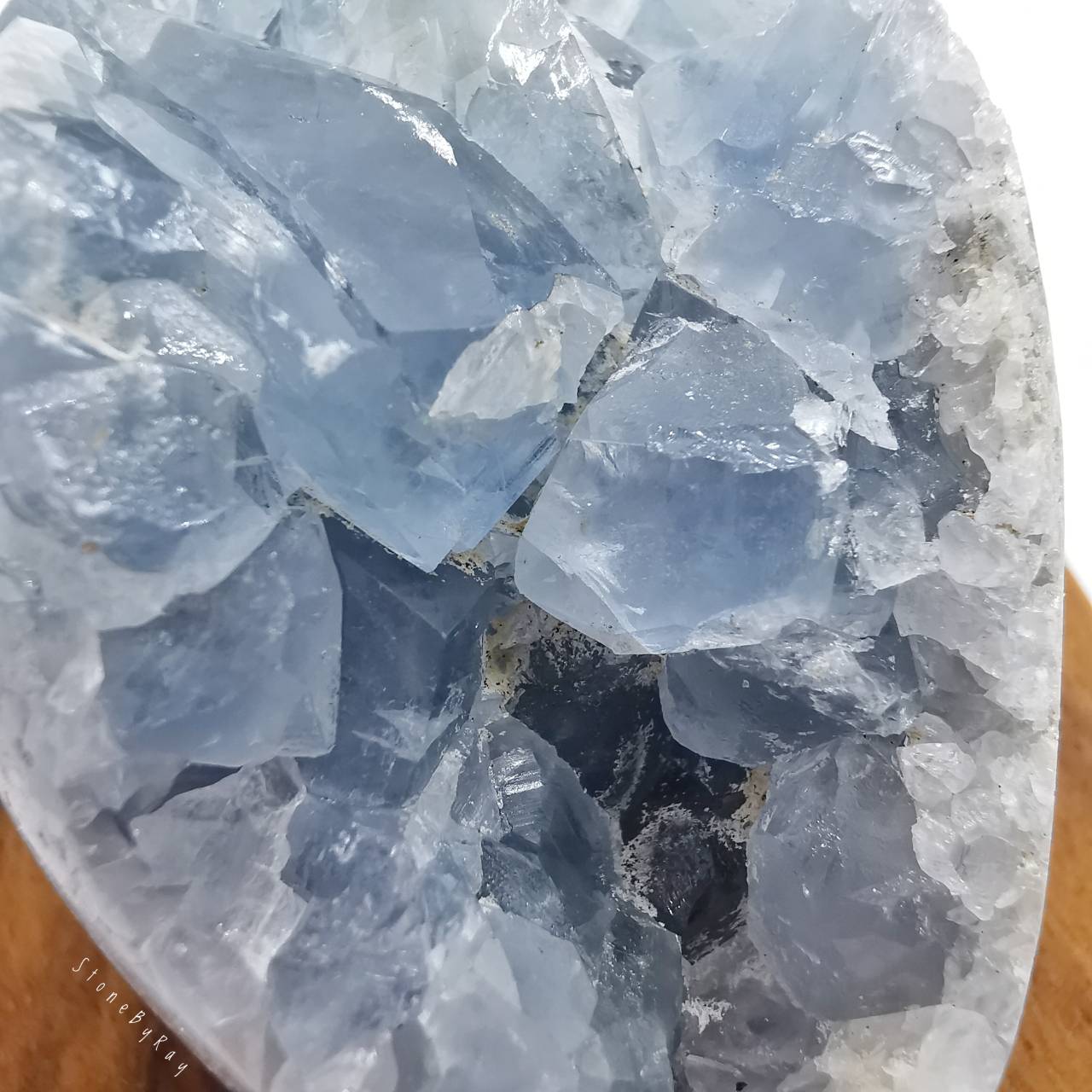 หินเซเลสไทน์ผลึกธรรมชาติเจียรทรงไข่ Celestine