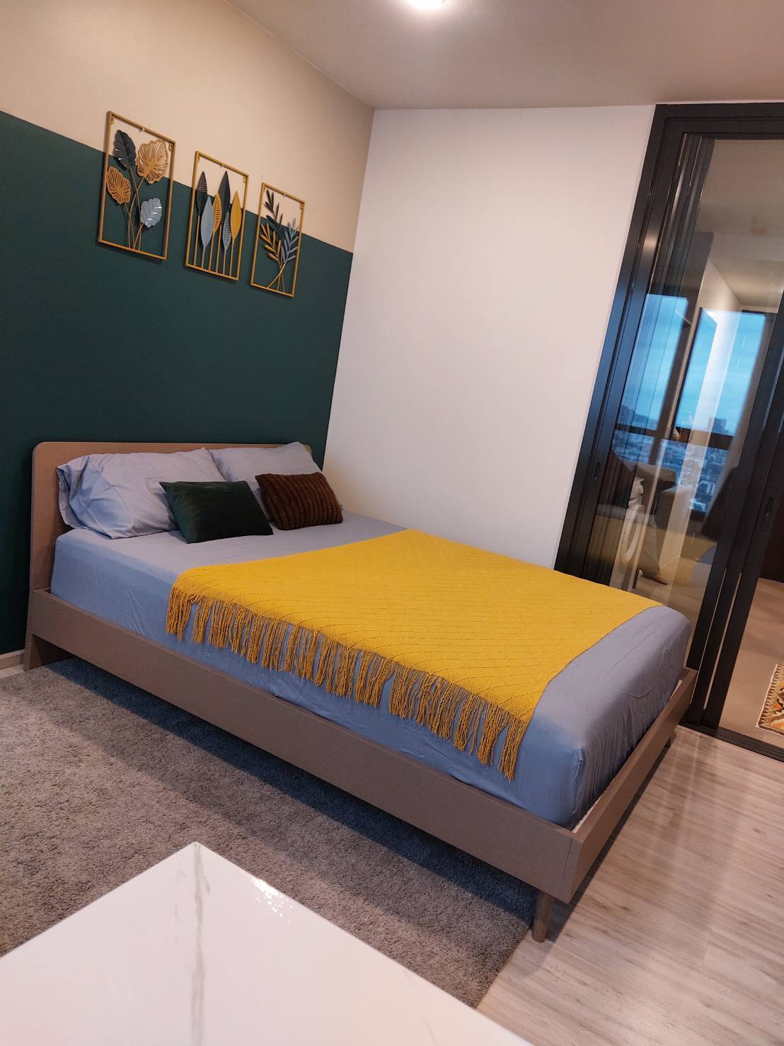 ให้เช่าคอนโด XT huaikhwang (เอ็กซ์ที ห้วยขวาง) โซนพื้นที่ MRT ห้วยขวาง ห้องแบบ 1ห้องนอน / 1ห้องน้ำ / โซนครัวปิด · ขนาดห้อง 30 ตรม. ชั้น 40 ตึก A