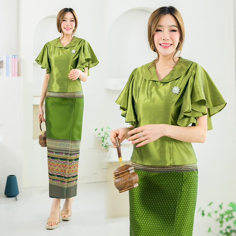 kudapy เสื้อผ้าไหมตะวันเส้นขีดสีเขียว/สีแดงเข้ม/สีทอง ตัวเสื้ออัดกาวมีซับในผ้าCotton แขนทรงพุ่มระบายสายงาม คอวีแบบปก ซิปข้างแบบซ่อน (เฉพาะเสื้อ)