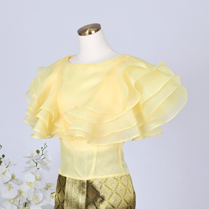 kudapy เสื้อไปงาน ผ้าแก้วคอปาดแคบสีชมพู/สีฟ้า/สีเหลือง แต่งระบายช่วงแขนเป็นทรงหน้าอก V Shape ระบาย 4 ชั้นสวยหรูมากๆค่ะรุ่นนี้ ขายดีสุดๆ