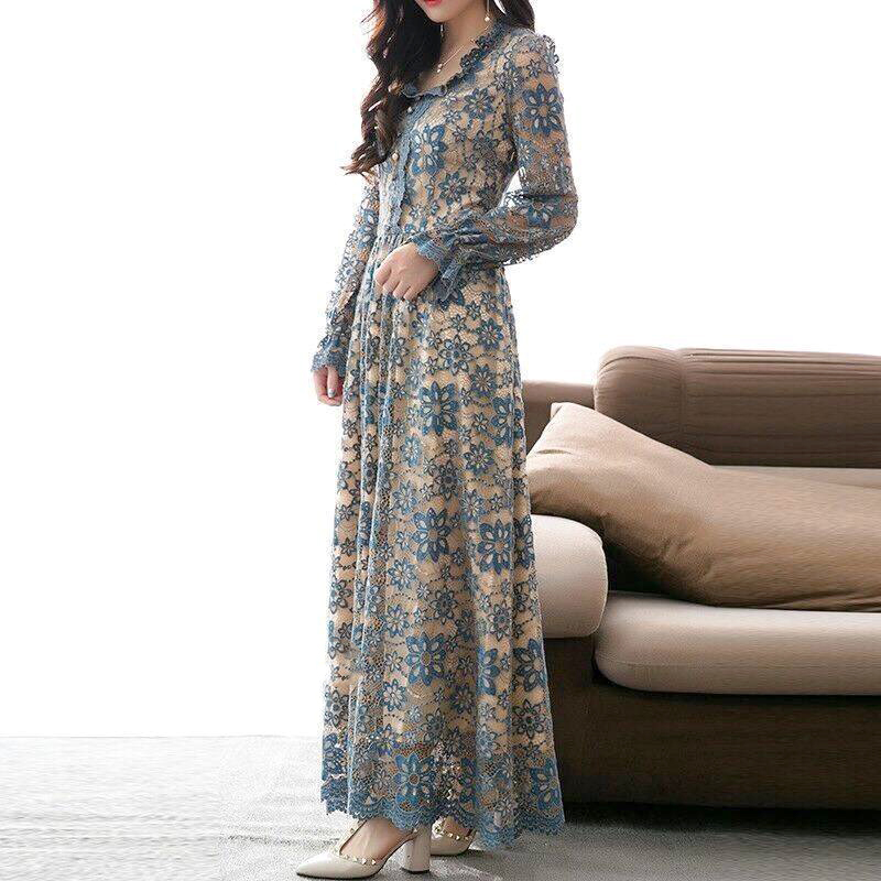 kudapy เดรสลูกไม้แขนยาวสีน้ำเงินกรมท่าตัดกับซับในสีเนื้อ ใช้ผ้าลูกไม้ทอนูนอย่างดี คอระบาย ด้านหน้าแต่งกระดุม ช่วงแขนยาวระบายปลายแขน