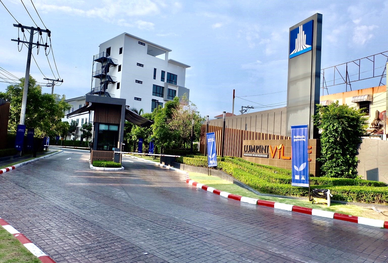 ให้เช่าคอนโด Lumpini Ville Nakhon In - Reverview (ลุมพินี วิลล์ นครอินทร์ - ริเวอร์วิว) - ใกล้กระทรวจสาธารณสุขและBig C แยกติวานนท์ - การเดินทาง: MRT แยกติวานนท์ : 1.3 กม.