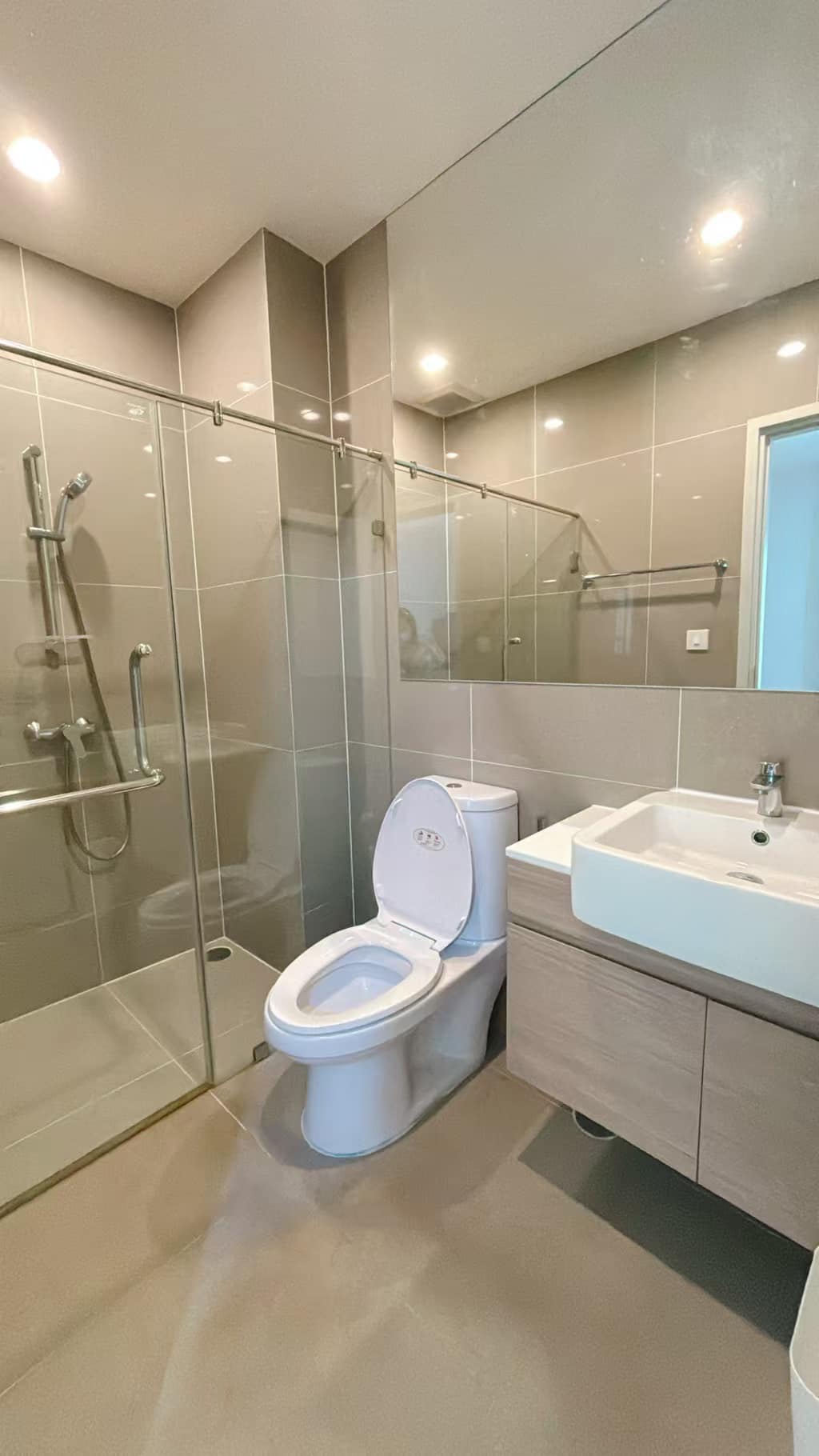 ปล่อยเช่า Noble Revolve Ratchada (โนเบิล รีวอลฟ์ รัชดา) - โซนพื้นที่ MRT ศูนย์วัฒนธรรม 2ห้องนอน 1ห้องน้ำ - ขนาดห้อง 51 ตรม. ชั้น 31 - ให้เช่า 35,000 ต่อเดือน