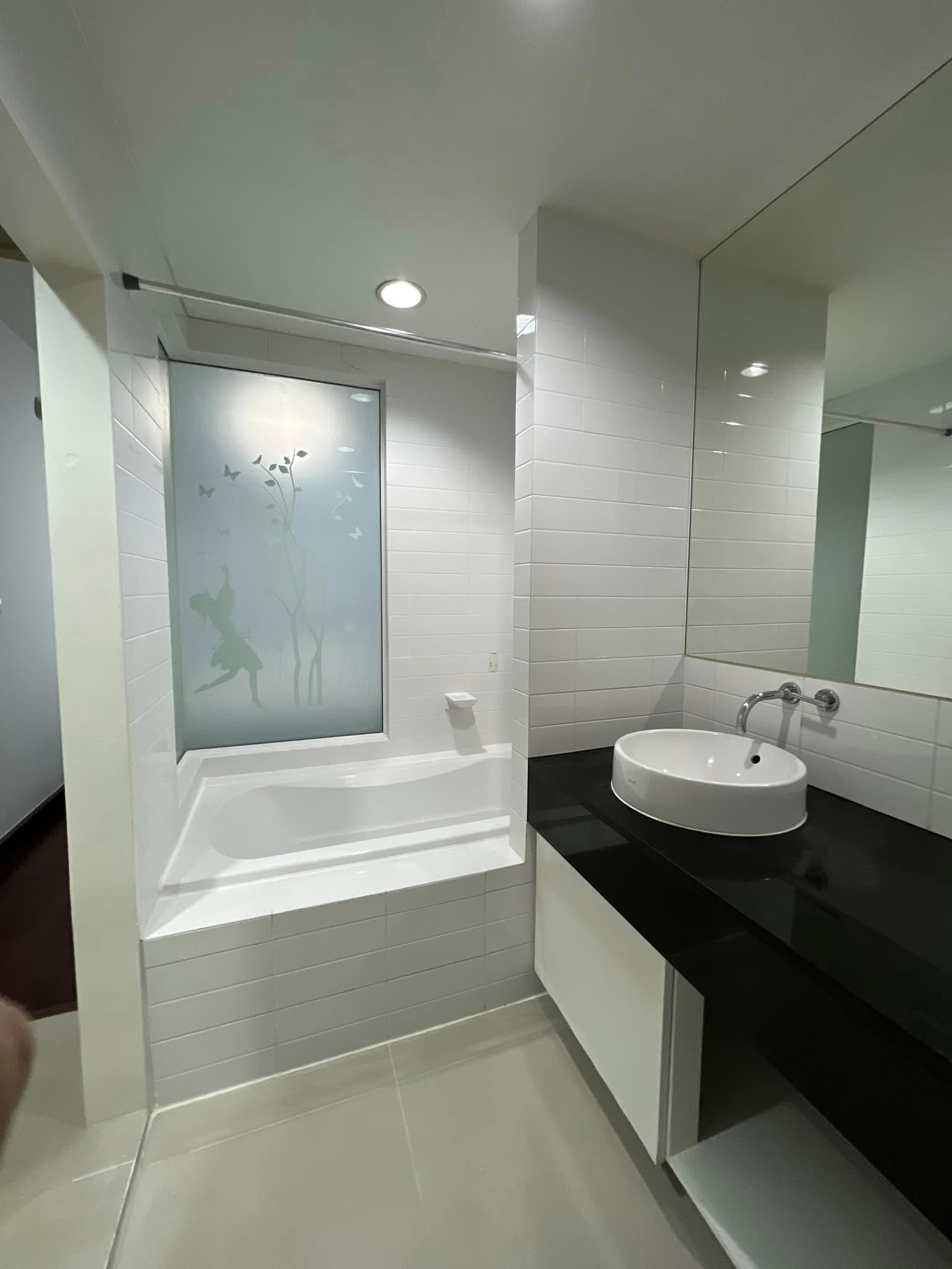 สนใจชมห้องติดต่อได้เลย Line ID: Smile-easy ปล่อยเช่าคอนโด IDEO Sathorn-Taksin (ไอดีโอ สาทร-ตากสิน) - 1ห้องนอน 1ห้องน้ำ 1ห้องนั่งเล่น - ใกล้ BTS กรุงธน - ขนาดห้อง 35 ตรม. ชั้น 7