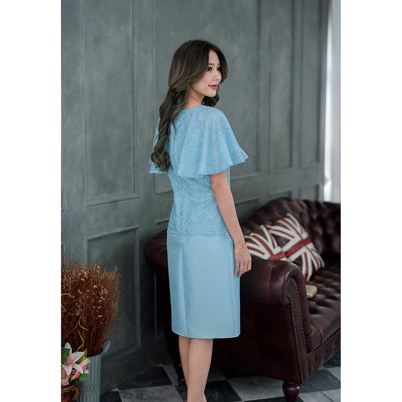 kudapy เดรสสั้นสีชมพู/สีฟ้า ลูกไม้ผ้าไหมญี่ปุ่น เป็นงานแขนระบายปีกผีเสื้อพองระบายดูหรู กระโปรงผ้าไหมญี่ปุ่น รุ่นนี้ออกงานมงคล