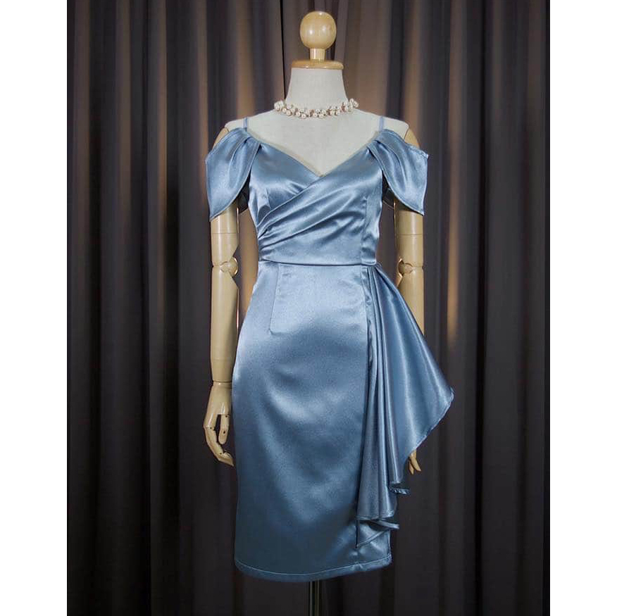 kudapy เดรสสายเดี่ยวเปิดไหล่ สีชมพูพิ้งค์โกลล์, เขียวมรกต, ทองโรสโกลล์ ,แดง, กรมท่า,ส้มอิฐ ,ฟ้า ,เทา เดรสผ้าดัชเชทเงาวาวสวย สายเดี่ยวเปิดบ่า ทรงคิมเบอร์รี่ ช่วงอกป้ายไขว้ จับจีบ กระโปรงสอบ ผ่าหลัง