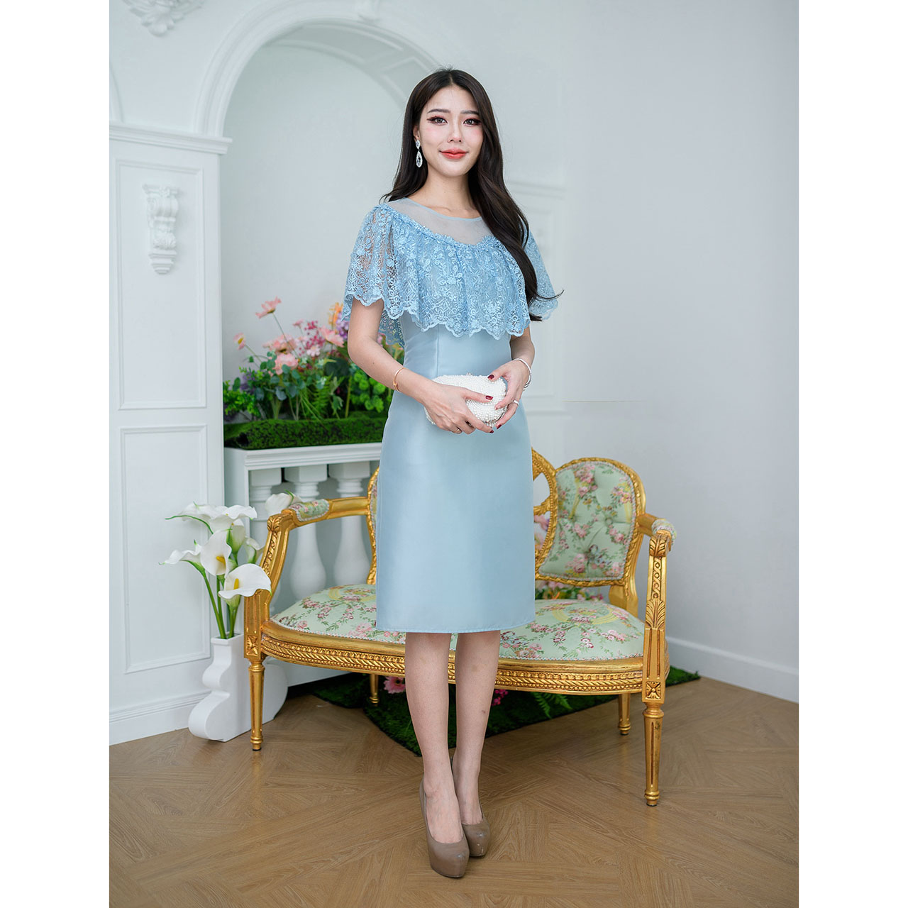 kudapy เดรสสั้นสีชมพูบานเย็น/สัฟ้า ผ้าไหมคลุมไหล่เป็นผ้าปักดอกไม้ปักด้วยเลื่อมโทนสีเดียวกับชุด