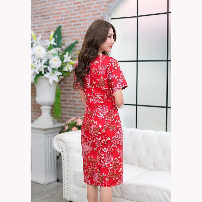 kudapy เดรสสั้นสีแดง ชุดตรุษจีน คอวี แขนสั้น ทรงเอใส่ง่ายทรงนี้ เป็นทรงขายดีของทางร้านค่ะ รอบนี้ทำสีแดง สวยฉ่ำต้อนรับตรุษจีนค่ะ