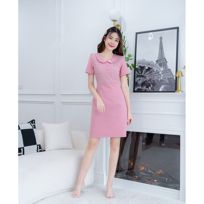 kudapy เดรสสั้นสีแดง/สีฟ้า/สีชมพู คอบัวอกลูกไม้ ใส่ทำงาน ใส่เที่ยวสวยดูดี