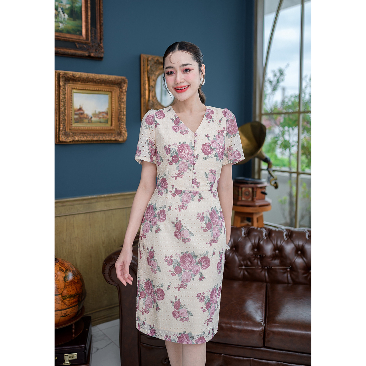 kudapy เดรสสั้นสโทนครีม/โทนสีชมพู ผ้าคอตตอนฉลุปักลายพิมม์ลายดอกไม้ทั้งชุด งานสวยหวาน