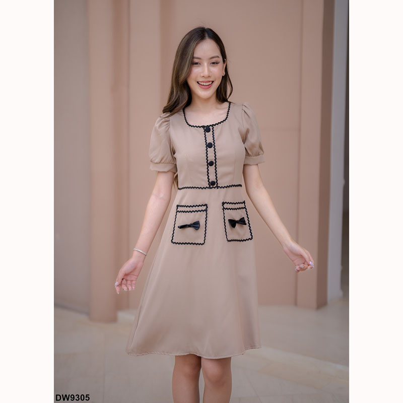 kudapy เดรสสั้นสีฟ้า/สีชมพู/สีน้ำตาล แต่งแถบกระเป๋าโบว์ สวยดูดี