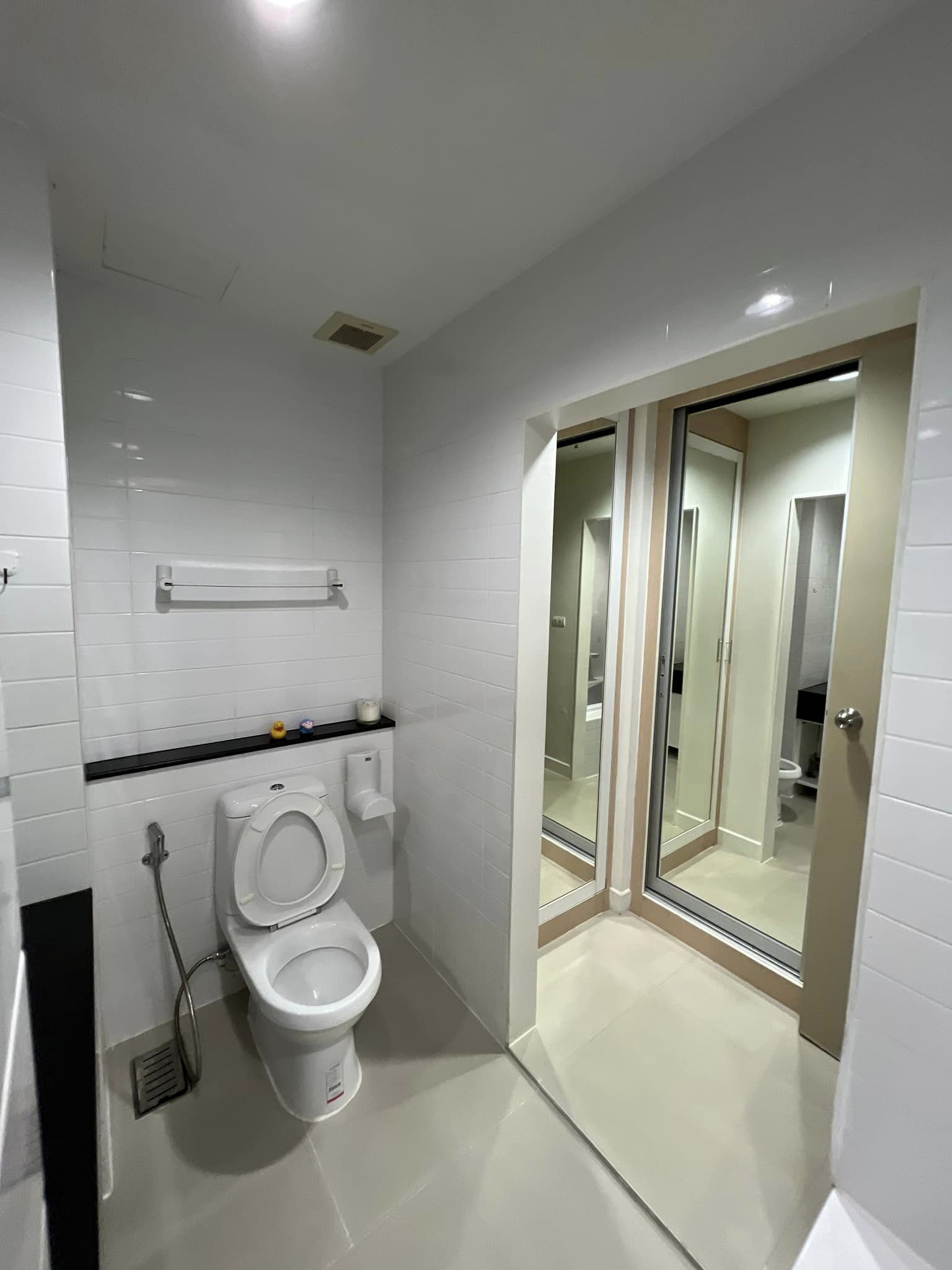 สนใจชมห้องติดต่อได้เลย Line ID: Smile-easy ปล่อยเช่าคอนโด IDEO Sathorn-Taksin (ไอดีโอ สาทร-ตากสิน) - 1ห้องนอน 1ห้องน้ำ 1ห้องนั่งเล่น - ใกล้ BTS กรุงธน - ขนาดห้อง 35 ตรม. ชั้น 7