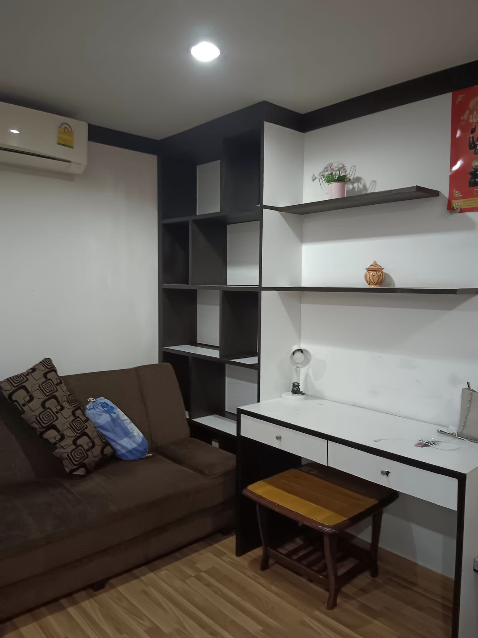 ให้เช่าคอนโด Regent Home 15 Changwattana (รีเจ้นท์ โฮม 15 แจ้งวัฒนะ) - ตกแต่งเฟอร์ครบวิวสระมีเครื่องซักผ้า - การเดินทาง: BTS วัดพระศรี