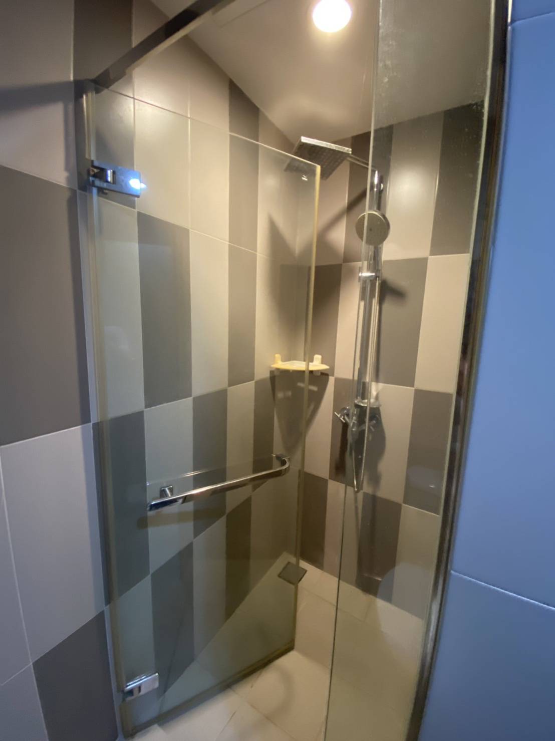 ให้เช่าคอนโด TEAL Sathorn - Taksin (ทีล สาทร - ตากสิน) - ตกแต่งเฟอร์ครบมีเครื่องซักผ้า - การเดินทาง: ใกล้สถานีรถไฟฟ้า BTS วงเวียนใหญ่