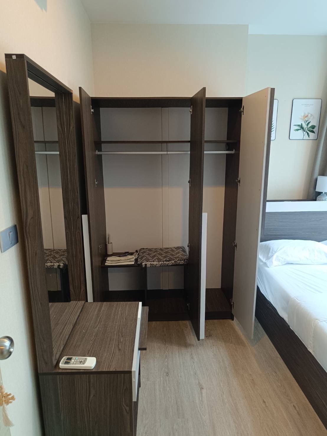 ชื่อโครงการ The Sky Sukhumvit (เดอะ สกาย สุขุมวิท) 1 นอน 1น้ำ ขนาด 33 ตรม ตึก C ชั้น 6 ราคา 13,000