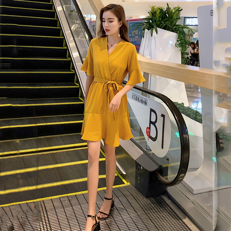 kudapy ชุดเดรสสีเหลือง ผ้าคอตตอนผสม คอวี แขนเสื้อทรงระบาย