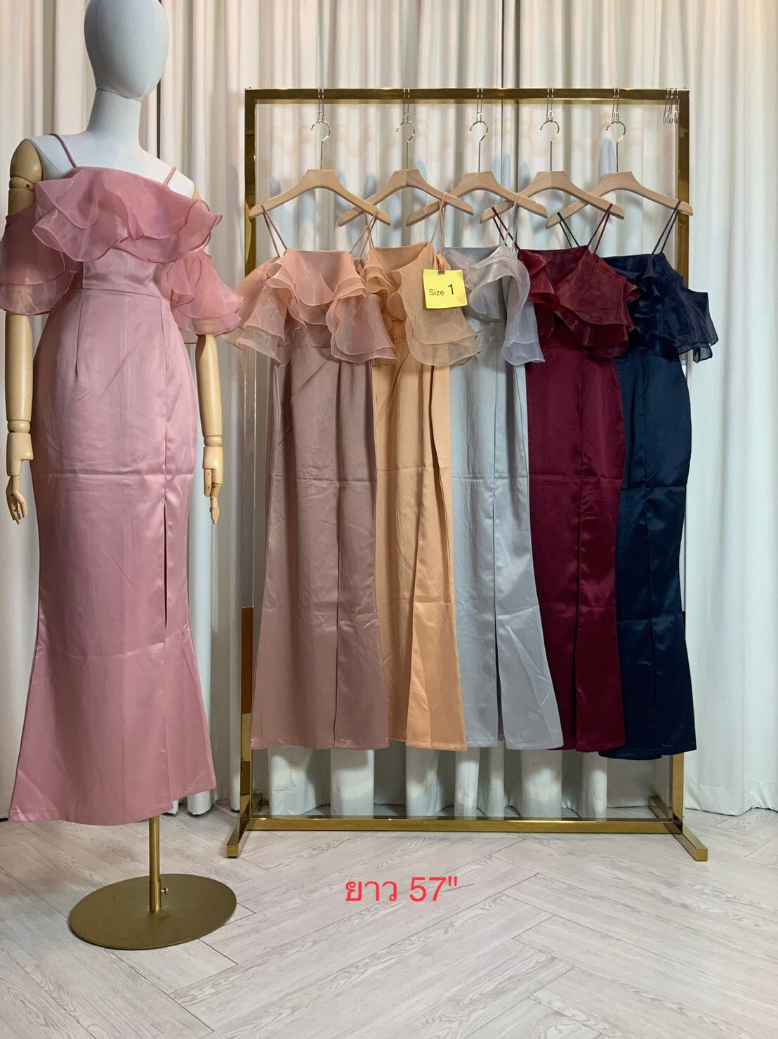 kudapy ชุดเดรสยาวสายเดี่ยวสีกรมท่า ,สีทอง ,สีโอวัลติน ผ้าซาร่าไม่ยืดนะคะ ระบายผ้าออแกนดี้2ชั้น