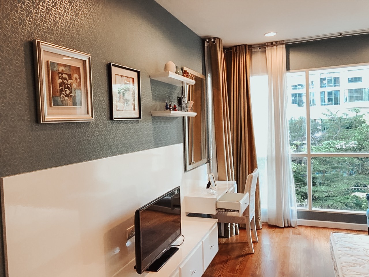 ขายห้องตกแต่งสวย build-in เฟอร์นิเจอร์และเครื่องใช้ไฟฟ้าครบ สอบถามแอด Line ID : Smile-easy ที่ The Address Chidlom (ดิ แอดเดรส ชิดลม)