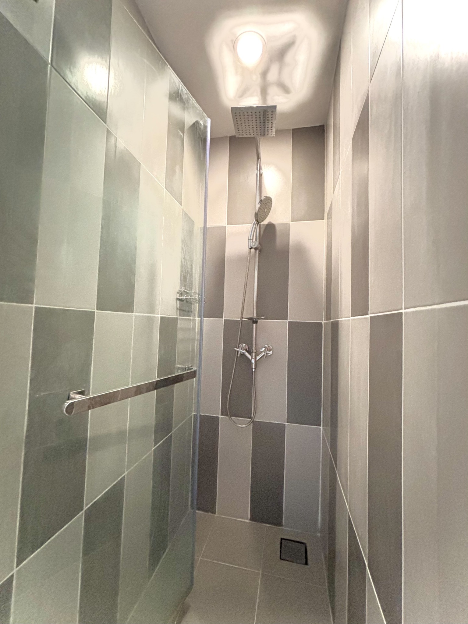 ปล่อยเช่าคอนโด TEAL Sathorn - Taksin (ทีล สาทร - ตากสิน) - ห้องชั้นสูงวิวโล่ง - การเดินทาง: เดินเพียง 2 นาที ถึง BTS วงเวียนใหญ่