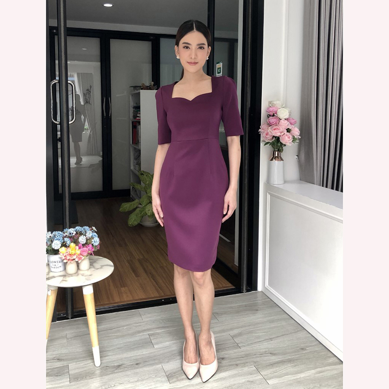 kudapy เดรสสั้นสีม่วง/สีชมพู/สีทอง เรียบหรูตามสไตล์สาว มีดีเทลคว้านคอเป็นรูปหัวใจ ให้ลุคสวยหวานชวนมอง