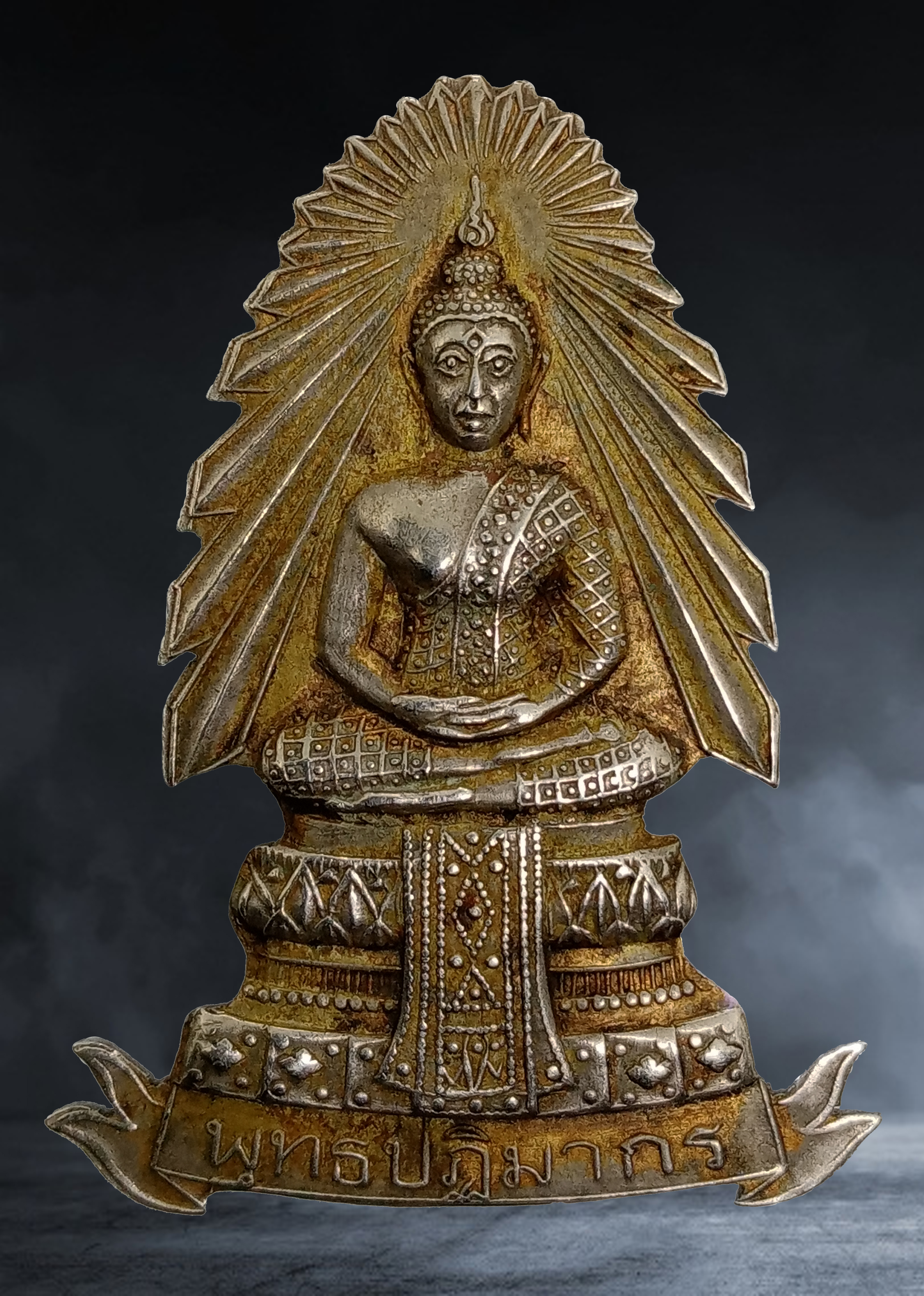 เข็มกลัด พระพุทธปฏิมากร วัดพระแก้วมรกต จ.กรุงเทพ เนื้ออัลปาก้ากะไหล่ทอง