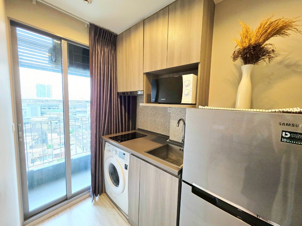 High Rise โซนพื้นที่ MRT บางซื่อ เตาปูน ให้เช่าห้องแบบ Studio 1ห้องน้ำ คอนโด IDEO Mobi Grand Interchange Bangsue (ไอดีโอ โมบิ แกรนด์ อินเตอร์เชนจ์ บางซื่อ) ขนาดห้อง 23 ตรม. ชั้น 10