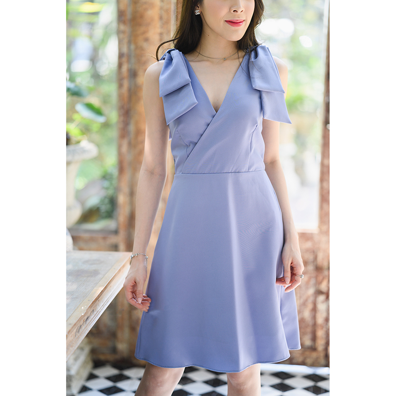 kudapy เดรสสั้นสีเขียว/สีชมพู/สีฟ้าคราม/สีครีม ดีไซน์ใหม่ ช่วงไหล่แต่งโบว์ 2 ข้าง ทรงเสื้อเป็นคอวีป้าย ต่อด้วยกระโปรงทรงเอ ใส่ได้ทั้งออกงาน