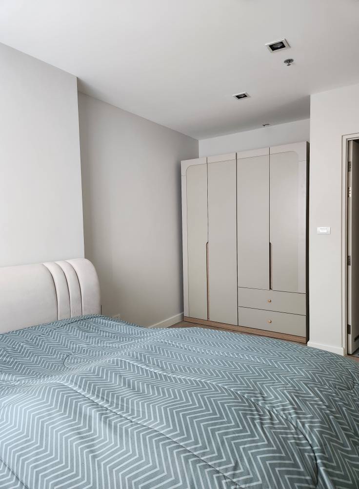 ให้เช่าคอนโด The Room Sathorn - Taksin (เดอะ รูม สาทร - ตากสิน) 2ห้องนอน / 2ห้องน้ำ ขนาด 68 ตรม. ชั้น 7 ค่าเช่า 28,000 ต่อเดือน รถไฟฟ้า BTS โพธิ์นิมิต