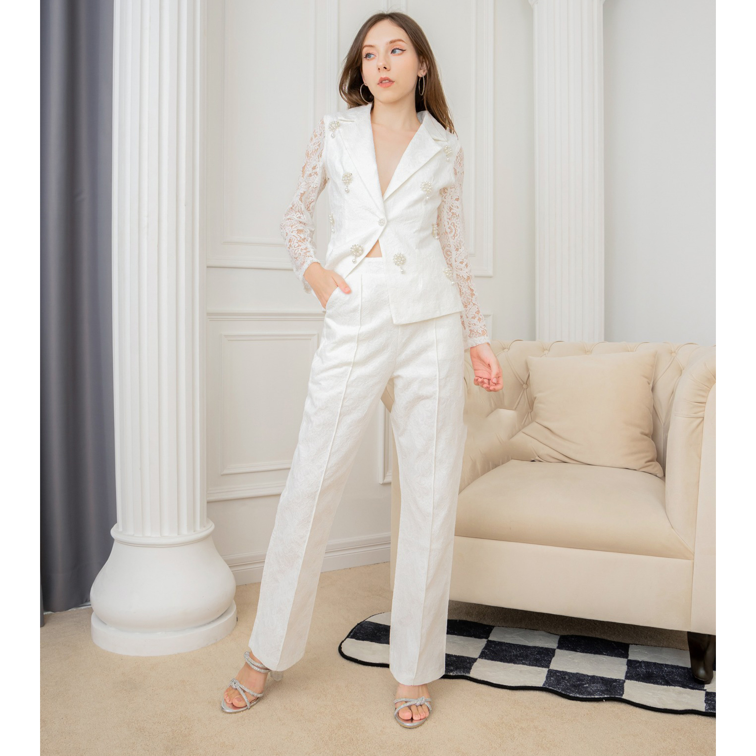 kudapy ชุดเซตสูท 2 ชิ้น สีขาว สูทผ้าลูกไม้ลุคCEO ลูกไม้อัดกาว เนื้อผ้าพรีเมี่ยม แต่งเข็มกลัดสวยๆ