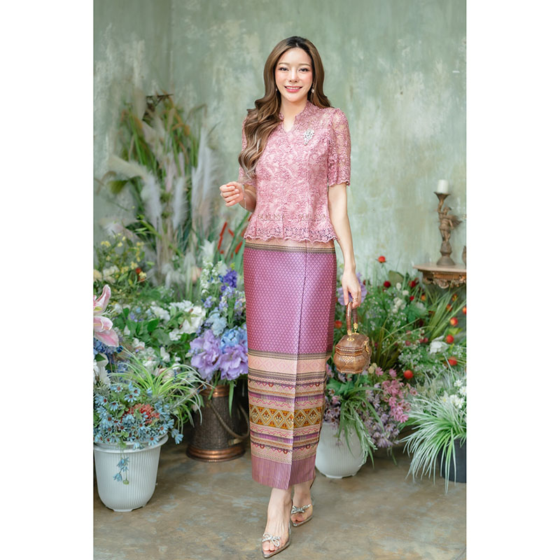 kudapy เซ็ทเสื้อลูกไม้คอวี แขนสั้นสีเขียว/สีเหลืองทอง/สีชมพู+ผ้าถุงผ้าไหมสวยดูดี ใส่ออกงาน งานเสื้อพรีเมี่ยมสุดๆ