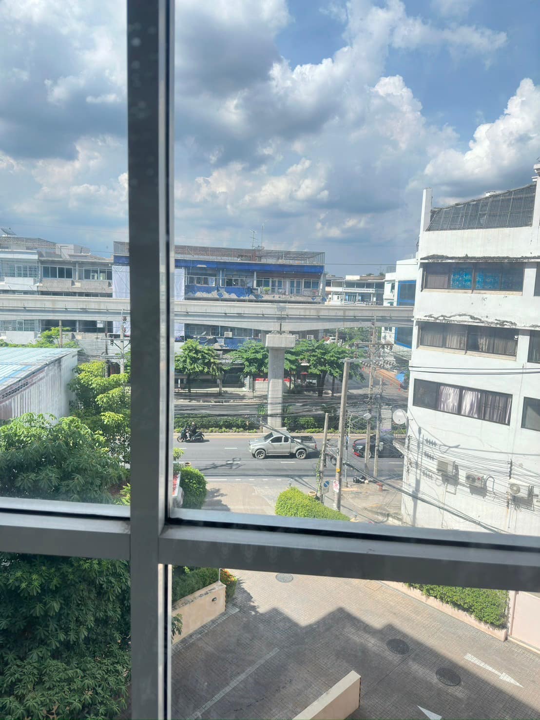 ปล่อยเช่าคอนโด The Raffles (เดอะ ราฟเฟิล) ติดถนนลาดพร้าว 42/1 - 1ห้องนอน 1ห้องน้ำ 1ห้องนั่งเล่น - ใกล้ ใกล้ MRT ภาวนา ลาดพร้าว - ขนาดห้อง 35 ตรม. ชั้น 8