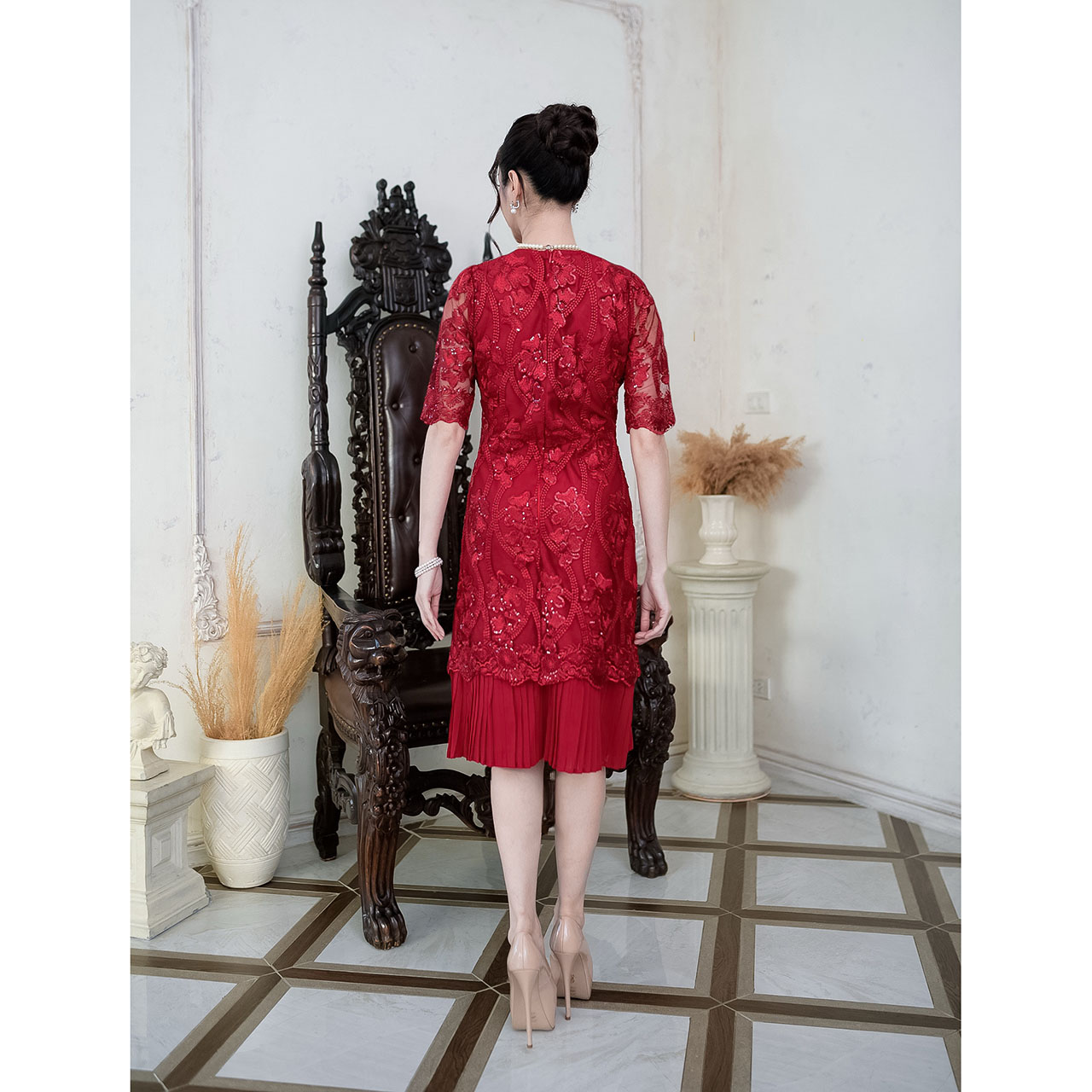 kudapy เดรสสั้นสีแดง/สีชมพุโอรส ผ้าลูกไม้เงาแต่งเลื่อมทั้งชุด สวยเนื้อผ้าดีมาก มีซับในทั้งชุดซิปหลัง