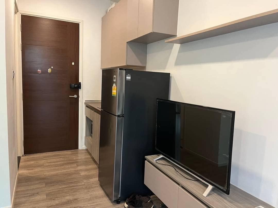 ให้เช่าห้องน่าอยู่เฟอร์ครบมีเครื่องซักผ้า รัชดา32 สอบถามแอด Line ID : Smile-easy ที่ Brown Ratchada 32 (บราวน์ รัชดา 32 )