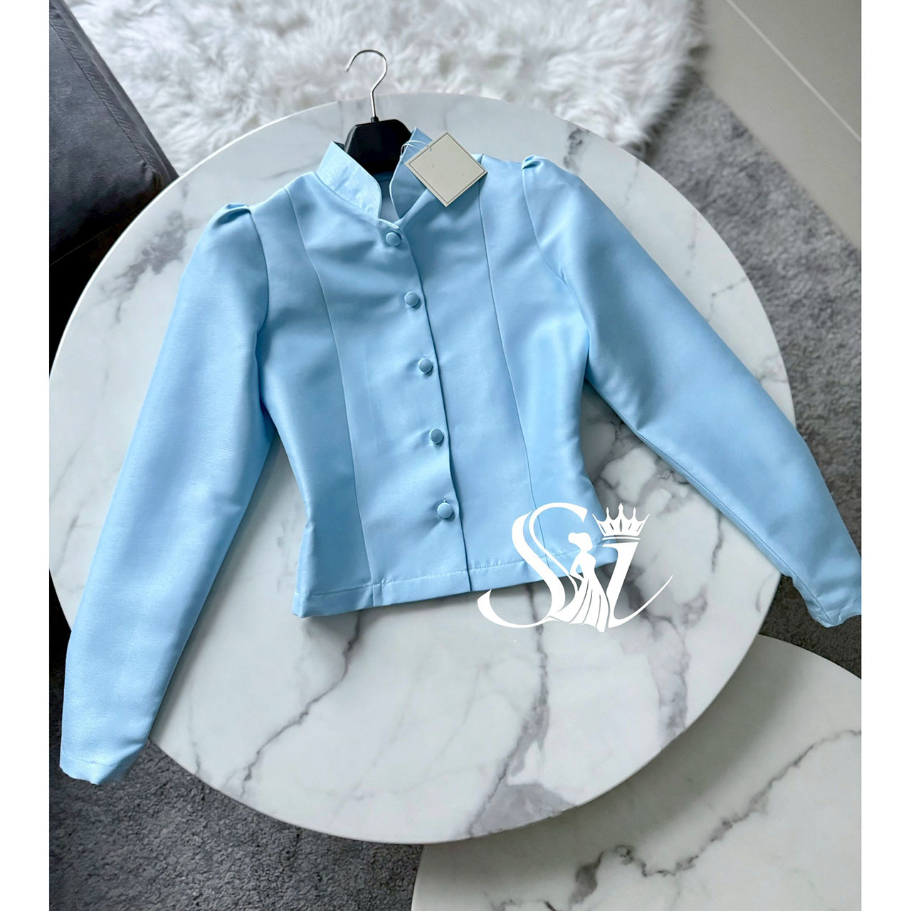 kudapy เสื้อจิตรลดาสีฟ้าละมุน ดีเทลแขนยาว คอจีน กระดุมหน้า งานผ้าไหมอิตลลี่ ผ้าถุงสำเร็จรูป ซิปหลัง เกรดพรีเมี่ยมอัดกาว เนื้อผ้าไหมแพรทิพย์