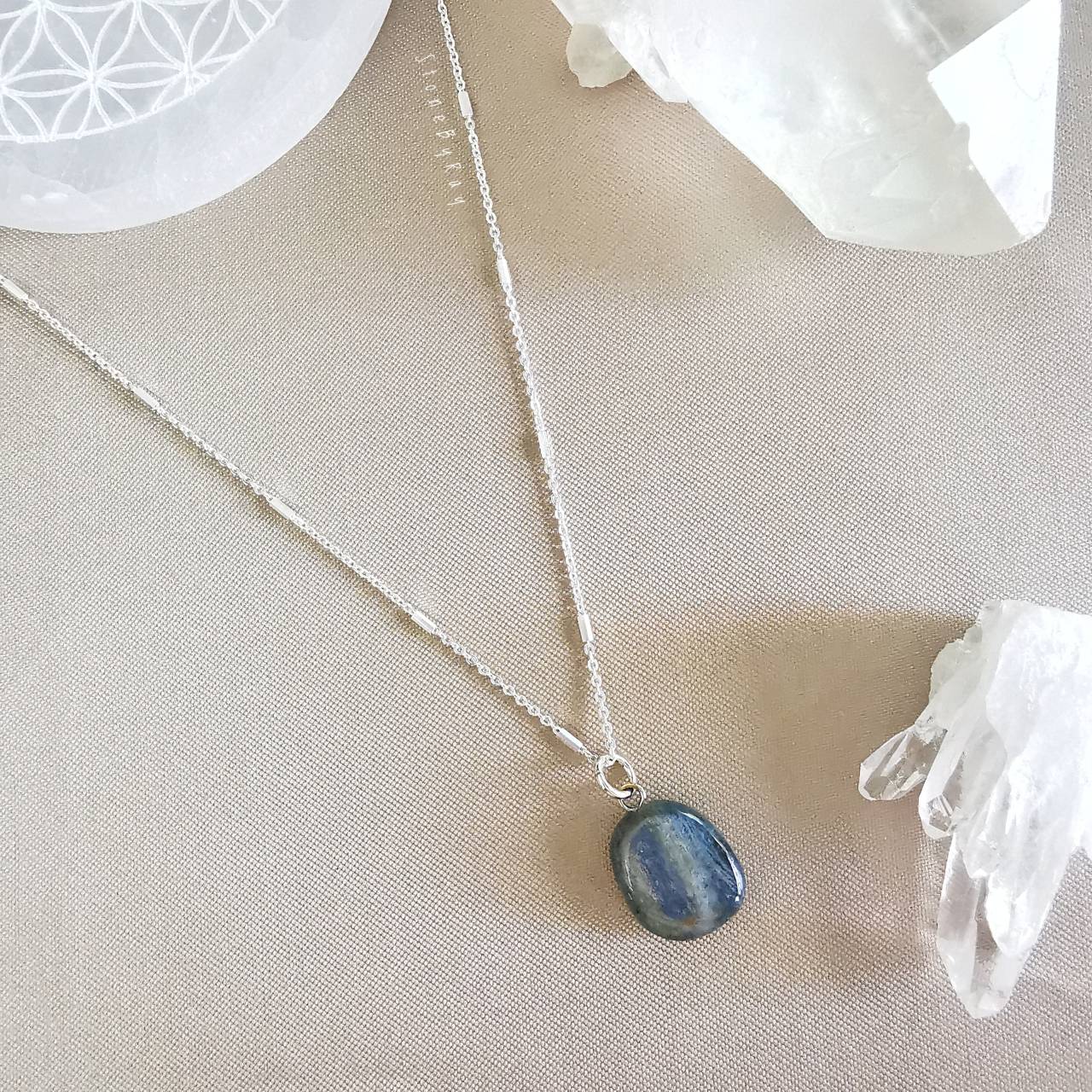 สร้อยคอเงินจี้หินไคยาไนท์ (Kyanite)