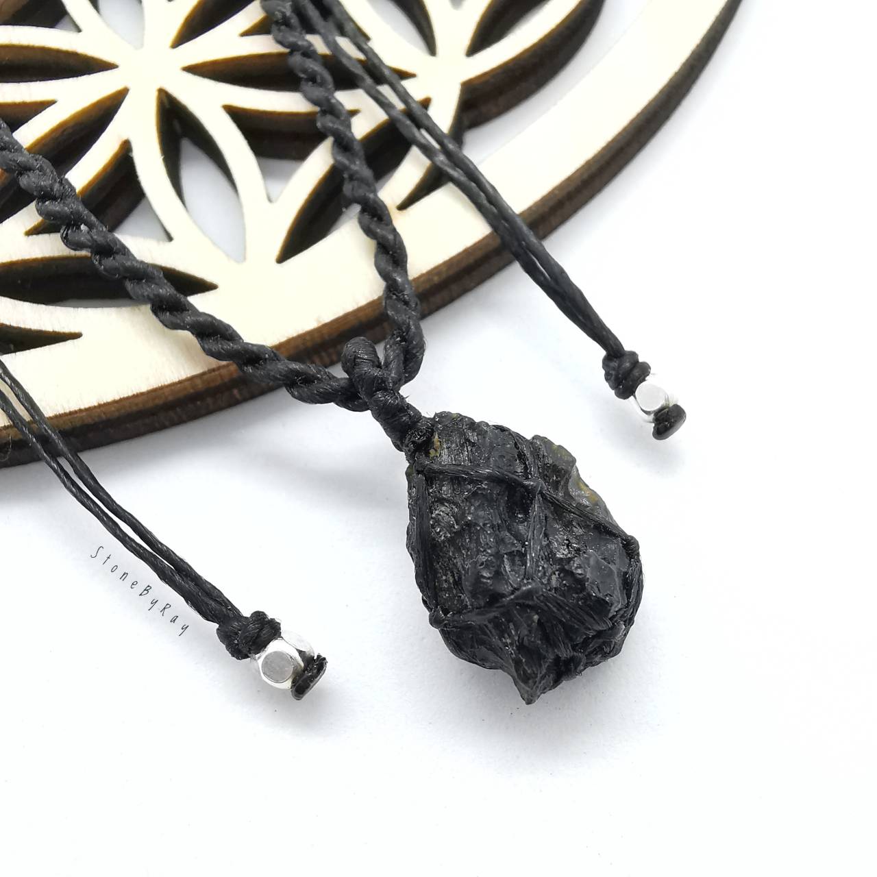 สร้อยคอเชือกจี้หินสะเก็ดดาว Tektite