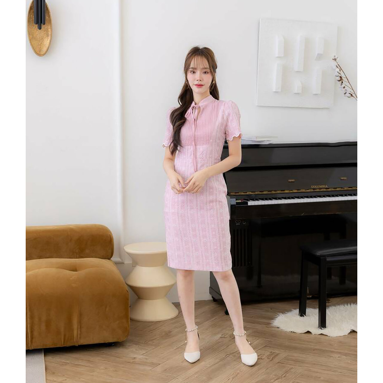 kudapy เดรสสั้นสีกรม สีชมพู ผ้าฉลุคอจีนผูกโบว์ ใส่เที่ยวออกงานสวยดูดี