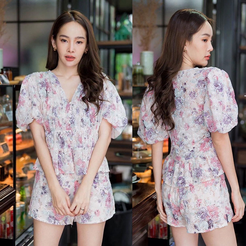 kudapy เซทเสื้อ+กางเกสีชมพู เสื้อผ้าลูกไม้อย่างดี งานเย็บจีบที่ตัวเสื้อ ทำให้ดูมีทรง แขนเสื้อเป็นทรงตุ๊กตา มาคู่กับกางเกงเอวสูงทรงสวย