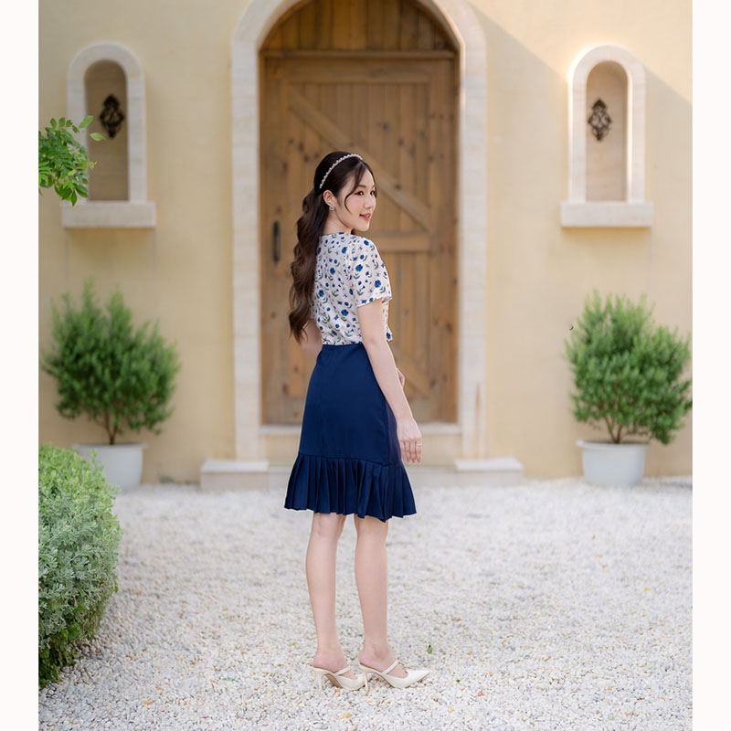 kudapy มินิเดรสสั้นสีเหลือง/สีชมพู/สีกรม เข้ารูป ปลายกระโปรงจีบระบาย คอปกลายดอกแต่งซิปด้านหลัง ทรงสวย