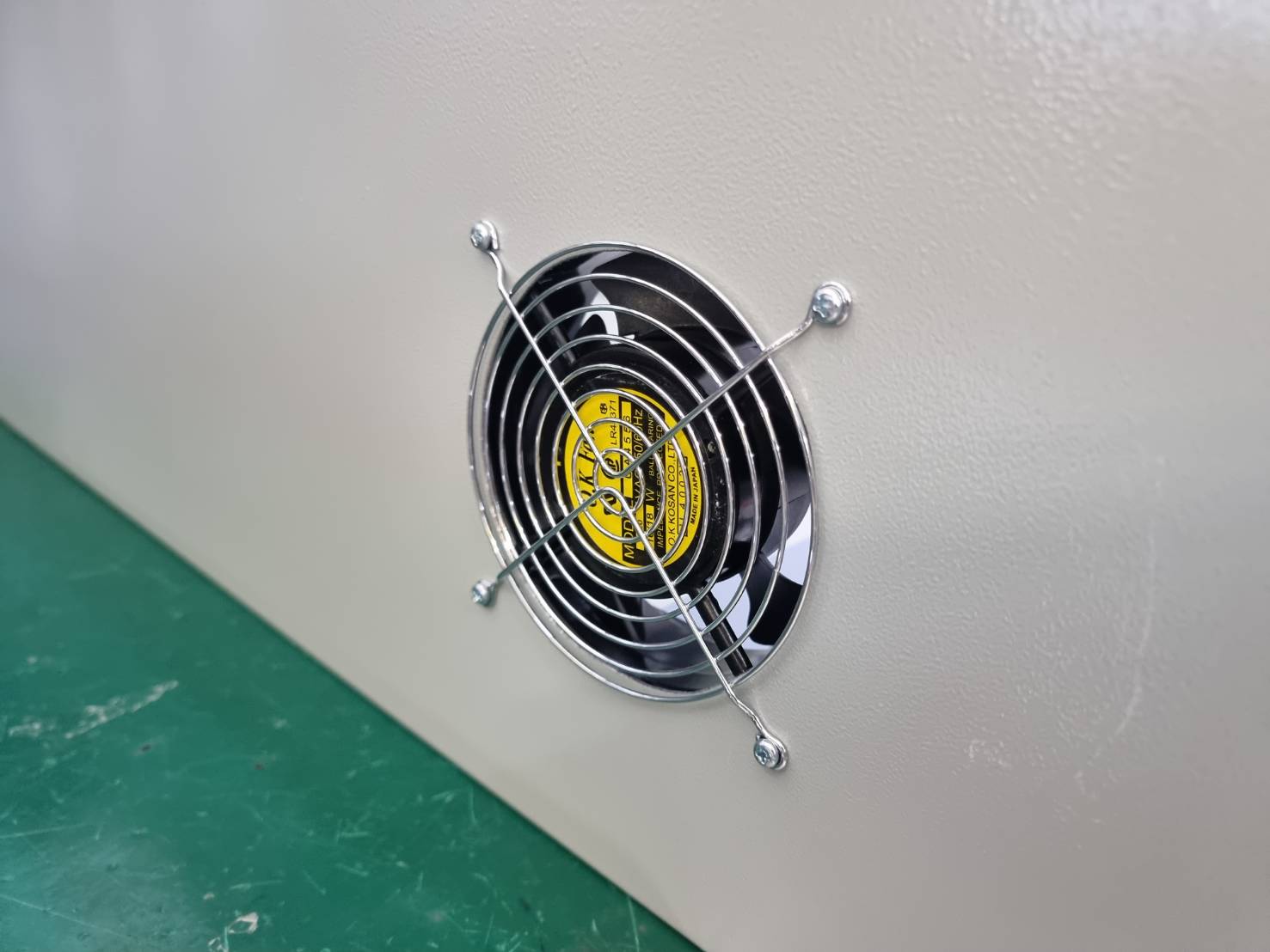 ตู้คอมบายเนอร์ ดีซี 1สตริง 1เฟส พื้นที่ว่างสำหรับติดตั้งอินเวอร์เตอร์ทั้งแบบ ออนกริด ออฟกริด และไฮบริด ติดตั้งพัดลมระบายอากาศ พร้อมเครื่องตั้งเวลา Surge Protector Relay ตัดวงจรไฟฟ้า เมื่อมีไฟรั่ว ไฟดูด ไฟกระแสเกิน AC-DC combiner 1string 1phase