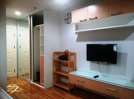 ให้เช่าคอนโดพร้อมเข้าอยู่วิวสระว่ายน้ำรีเจ้นท์ โฮม 15 แจ้งวัฒนะ