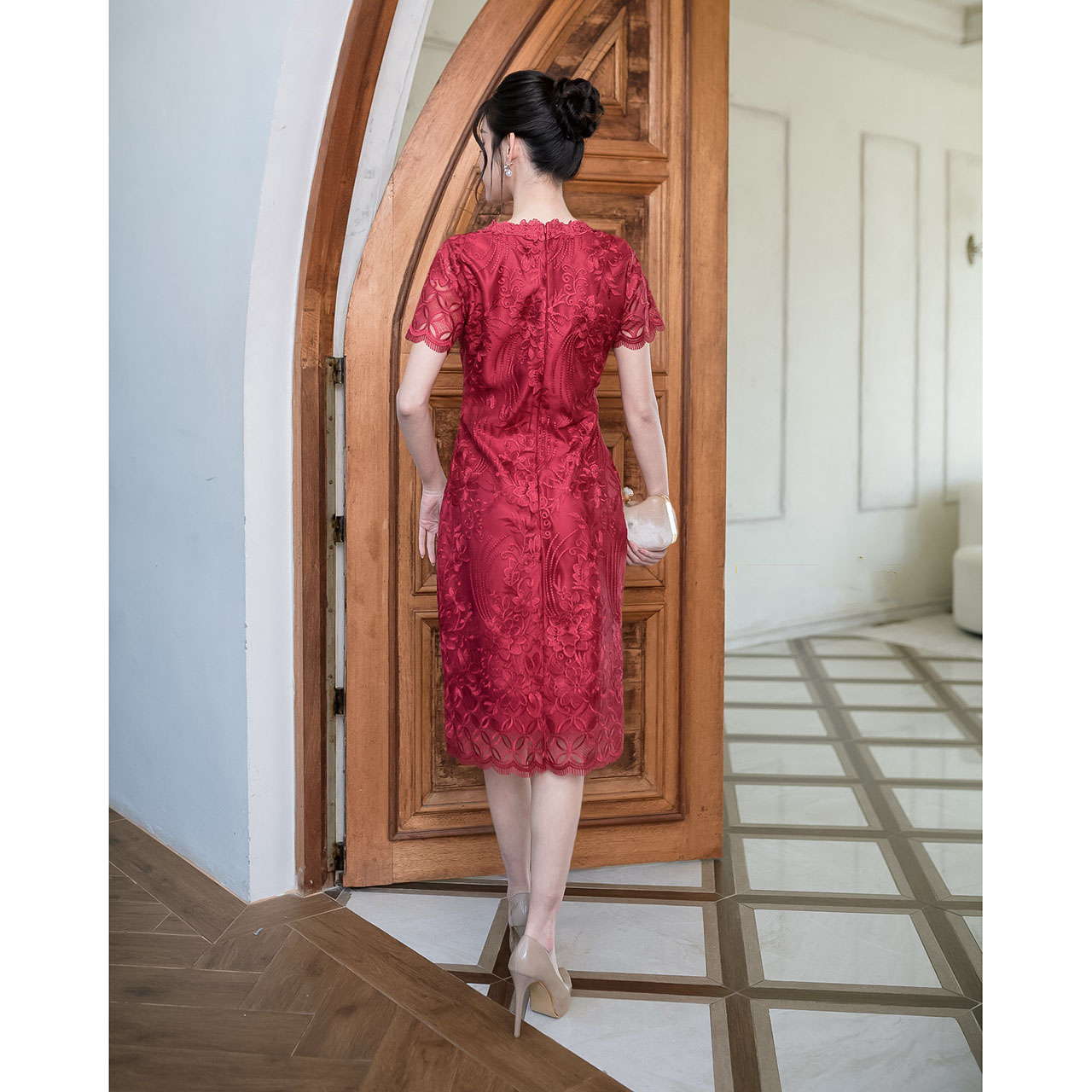 kudapy เดรสสั้นสีแดงเลือดนก/สีชมพูกะปิ ลูกไม้ตาข่ายปักดอกไม้ ลายช่วงเชิงลูกไม้สวย เนื้อผ้าเกรดสวยปักลายดอกหวานละมุน