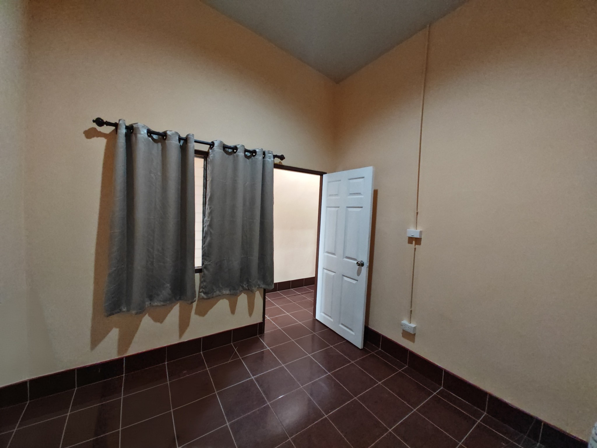 บ้านแสงตะวัน คลอง 11 ธัญบุรี ปทุมธานี ตกแต่งใหม่ 2 ชั้น ฟรีเฟอร์นิเจอร์ กู้ธนาคารหรือผ่อนบริษัทได้2 Storey Town House Thayaburi Pathum Thani 0909897810