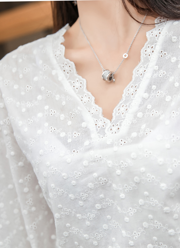 ชุดเซ็ท 2 ชิ้น เสื้อลูกไม้ฉลุสีขาว+กระโปรงสีฟ้าแต่งระบาย ทรงน่ารักมากๆๆค่ะ M L