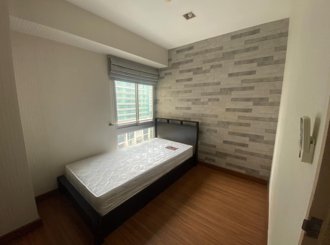 ปล่อยเช่า My Resort Bangkok (มาย รีสอร์ต แบงค์คอก) - โซนพื้นที่ MRT เพชรบุรี/มศว. 2ห้องนอน 1ห้องน้ำ 1ห้องนั่งเล่น - ขนาดห้อง 67 ตรม. ชั้น 11 ตึก A - ให้เช่า 25,000 ต่อเดือน