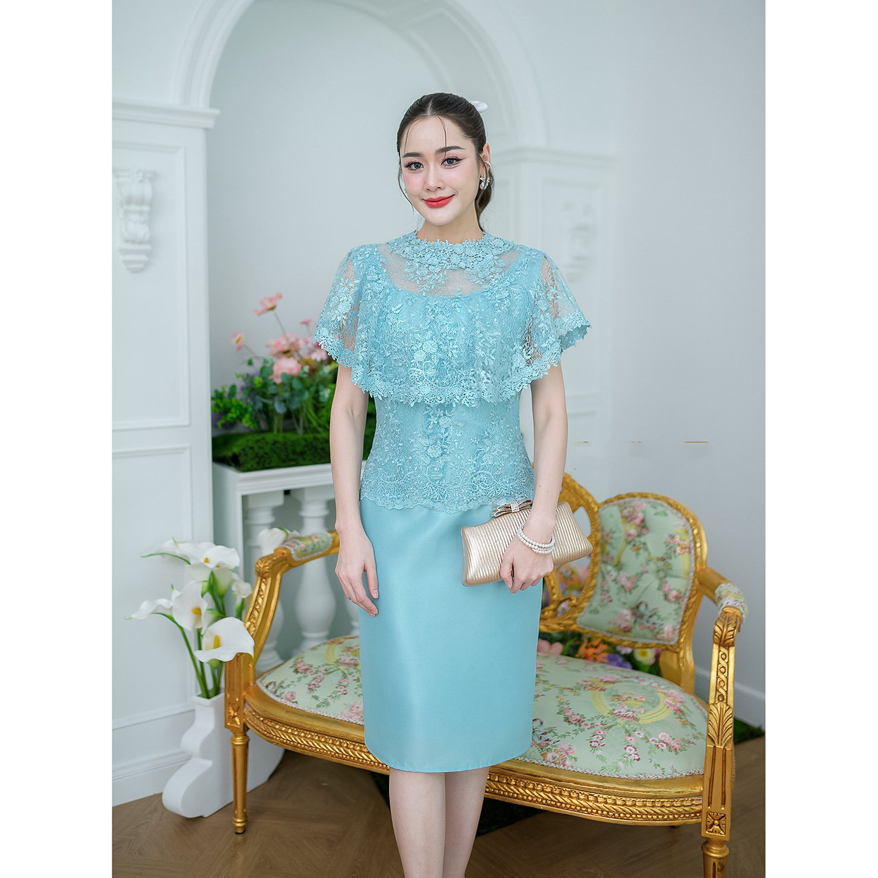 kudapy เดรสสั้นสีม่วง/สีฟ้า ด้านบนเป็นงานผ้าลูกไม้คลุมไหล่ระบายแต่งรอบคอด้วยลูกไม้สวยหรู กระโปรงเป็นงานผ้าไหมญี่ปุ่น