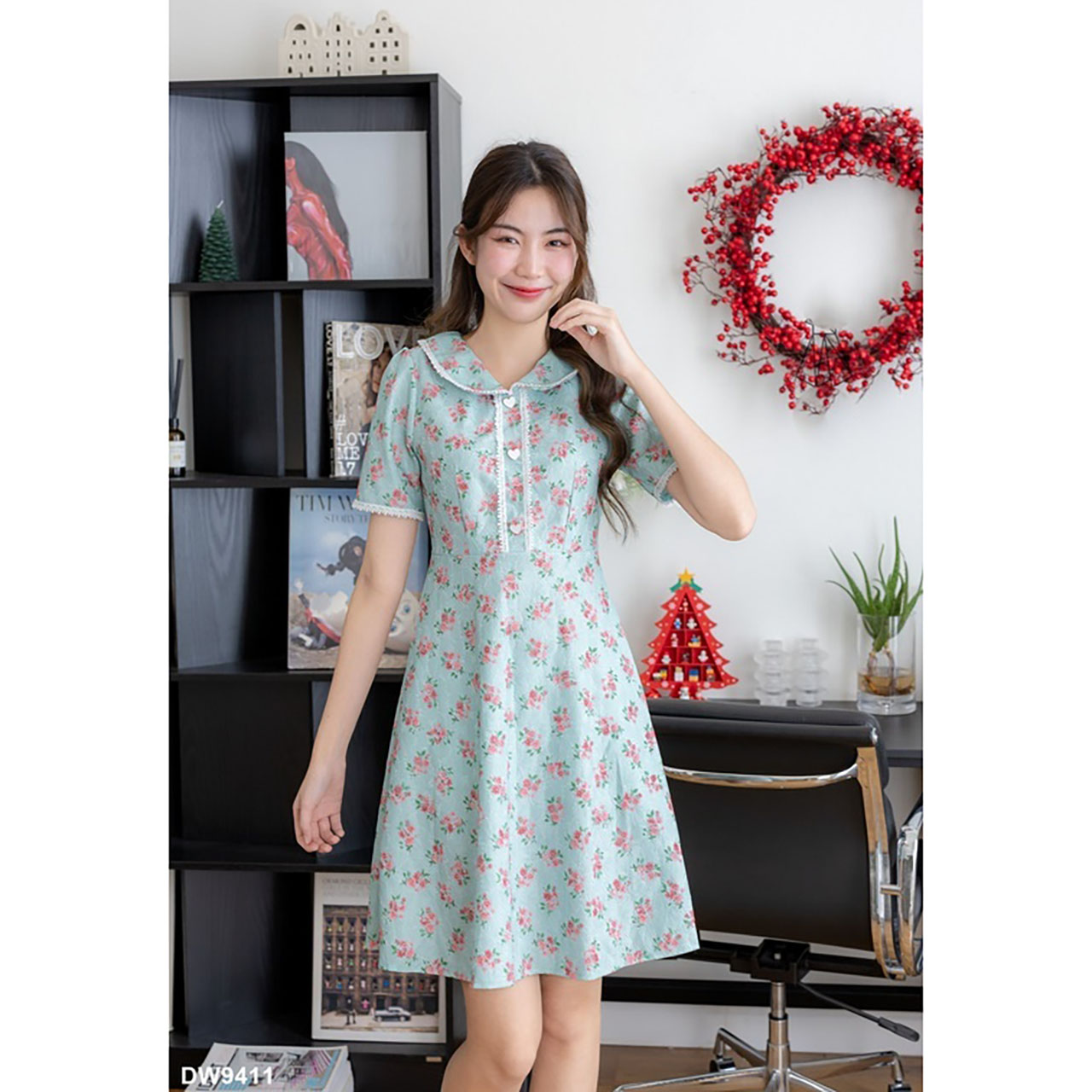 kudapy เดรสสั้นสีแดง/สีครีม/สีเขียว ทรงบานลายดอกคอบัว