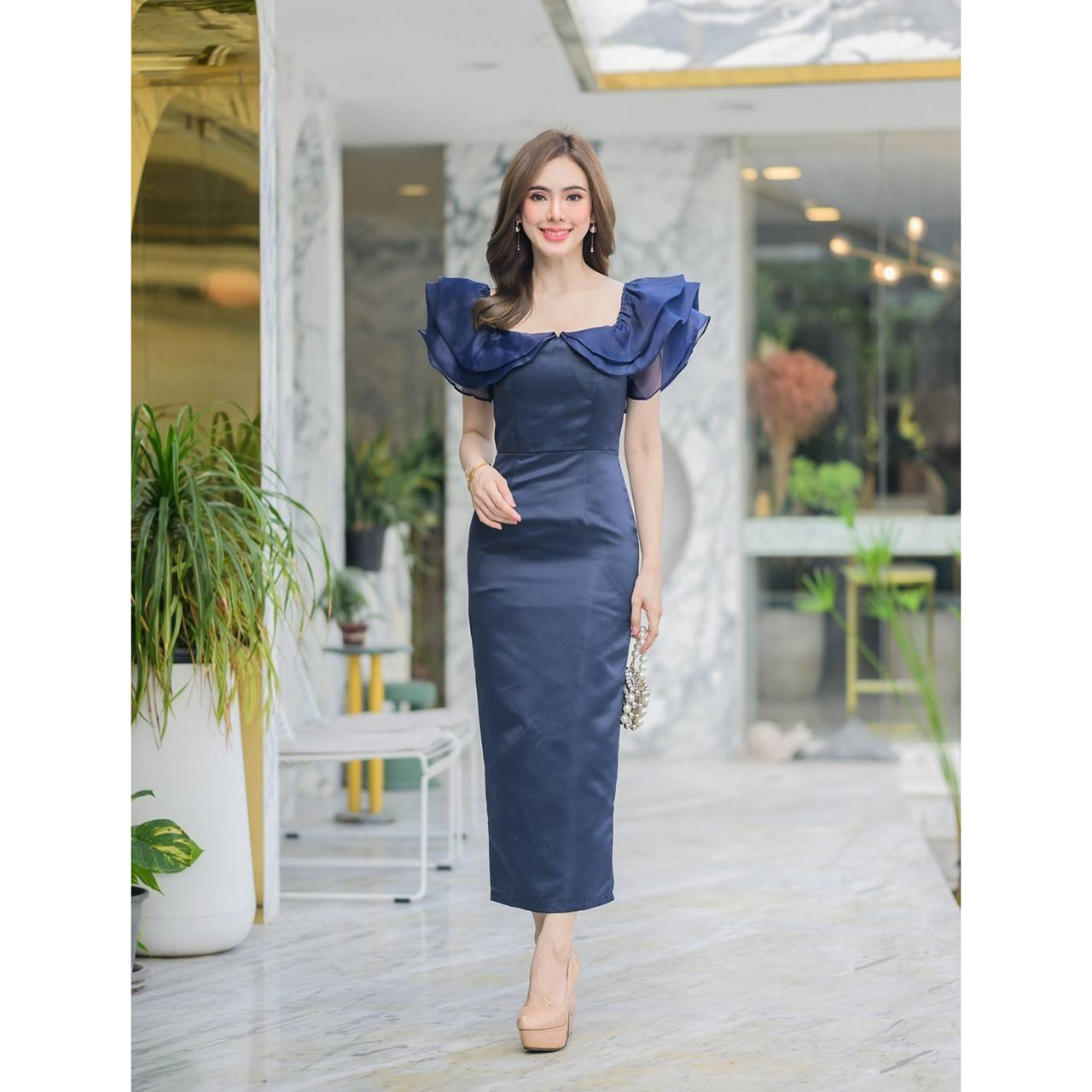 kudapy maxi เดรสยาวสีแดง/สีกรม ผ้าซาตินเกรดหนา ใส่เปิดไหล่คลุมไหล่ ใส่ออกงาน